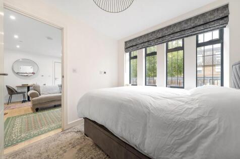 Bedroom (1).JPG