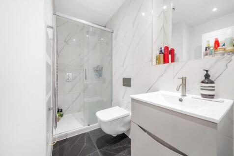Bathroom.JPG