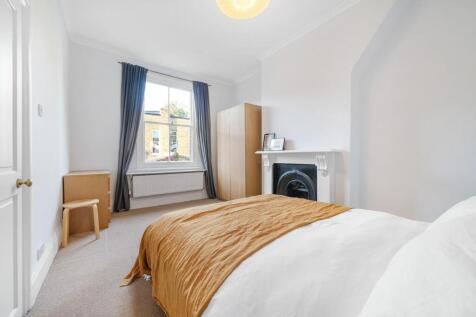 Bedroom 1.jpg