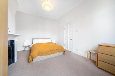 Bedroom 1 (2).jpg