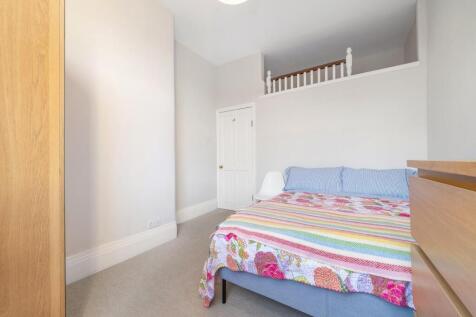 Bedroom 2 (2).jpg