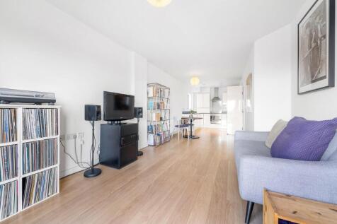 Open plan kitchen-reception (5).JPG