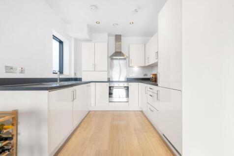 Open plan kitchen-reception (2).JPG