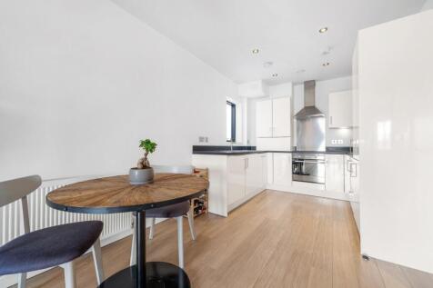 Open plan kitchen-reception (1).JPG