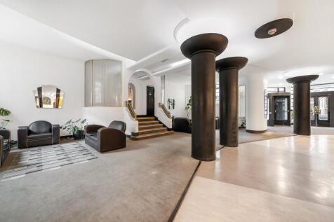 Communal entrance hall (1).JPG