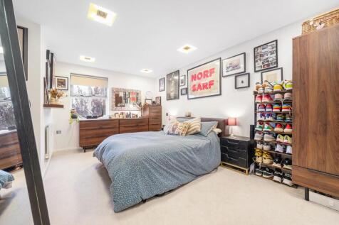 Principal Bedroom (1).JPG