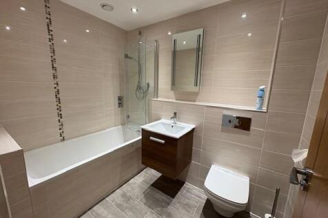 Family bathroom.jpg