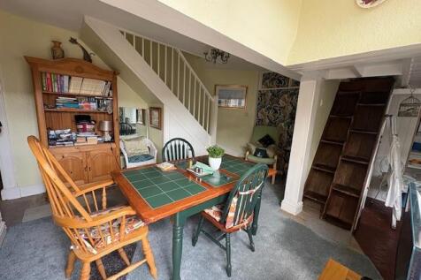 Dining room 2.jpg