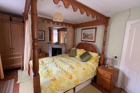 Bed 1.jpg