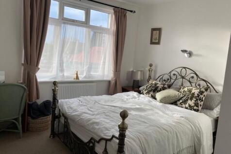 Bedroom 1.jpg