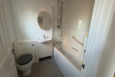 Bathroom new.jpg