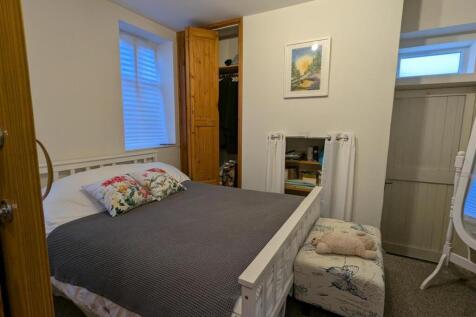 bedroom (2).jpg