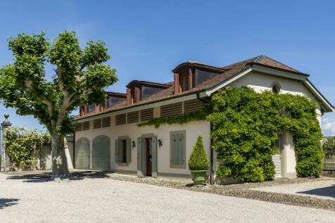 Outbuilding and garage