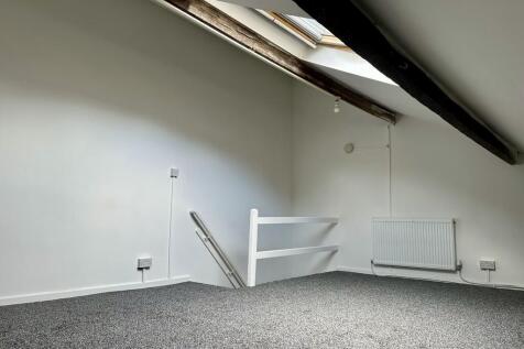 Bedroom attic2