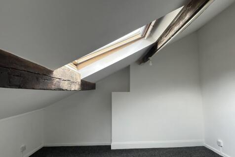 Bedroom attic3