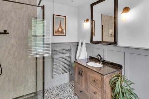 Master En-Suite