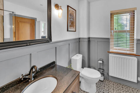 Master En-Suite (...