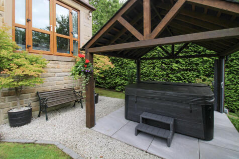 Pergola - Hot Tub