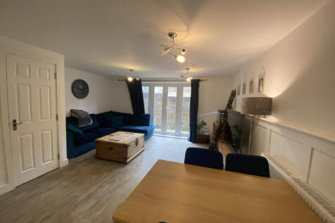 Lounge/Dining Area
