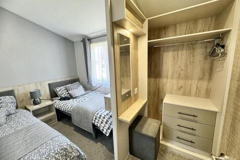 Twin bedroom