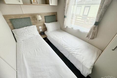 Twin bedroom
