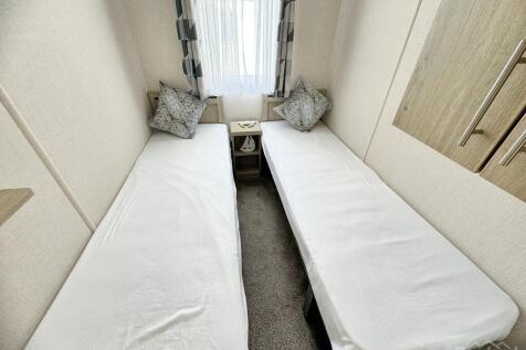 Twin bedroom 2