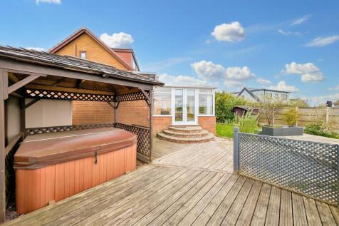 Outdoor decking &amp; socialising