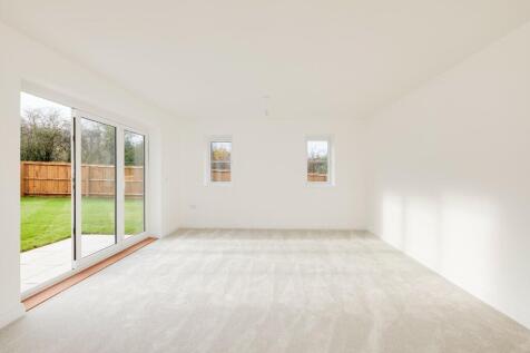 Spacious lounge
