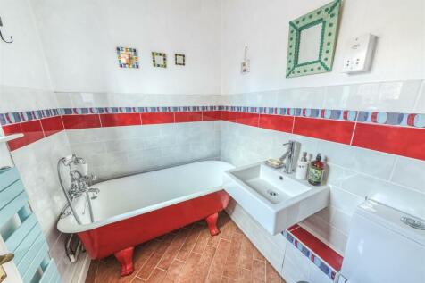 En-Suite Ground Floor Bathroom