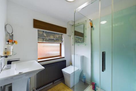 Well-Appointed Shower Room