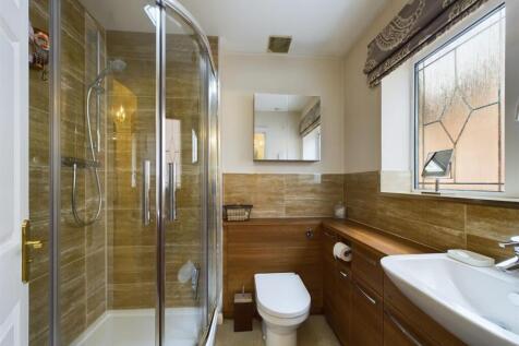 Well Appointed En-Suite Shower Room