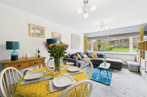 Spacious Lounge/Dining Room