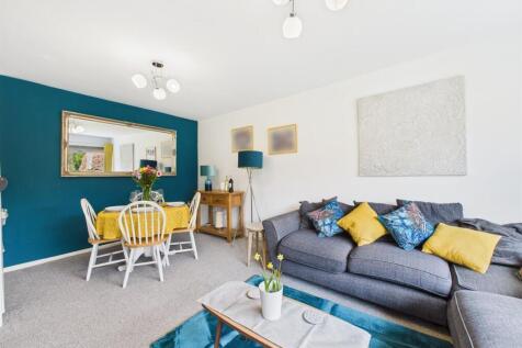 Spacious Lounge/Dining Room