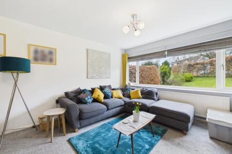 Spacious Lounge/Dining Room