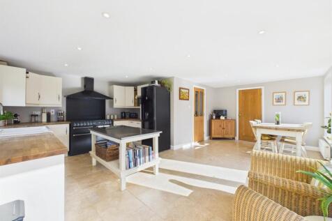 Fabulous Open Plan L-Shaped Living Kitchen