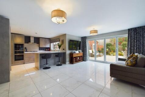 Living/Dining Area
