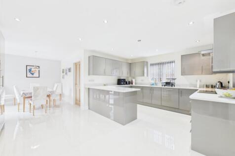 Spacious Dining Area