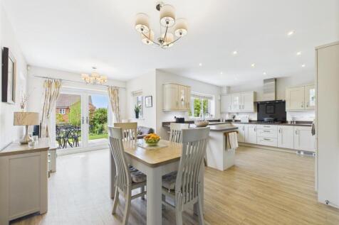 Fabulous Open Plan Kitchen/Lounge/Dining
