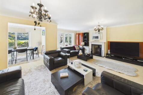 Spacious Lounge