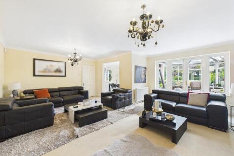 Spacious Lounge
