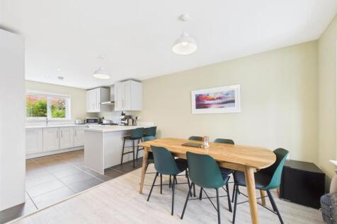 Spacious Dining Area