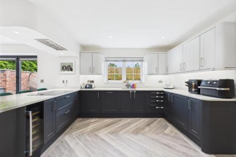 High Specification Fitted Kitchen