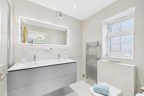 Superbly Appointed En-Suite Shower Room