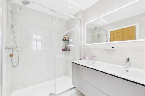 Superbly Appointed En-Suite Shower Room