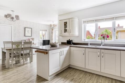 Fabulous Open Plan Kitchen/Lounge/Dining