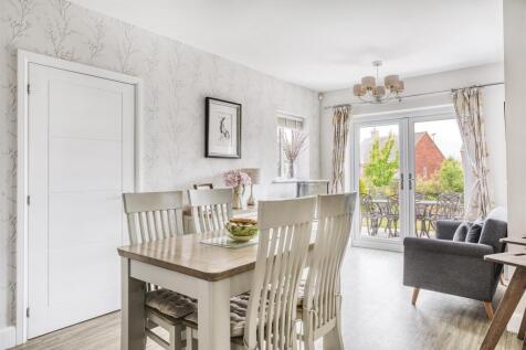 Lounge/Dining Area