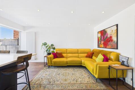 Lounge/Dining Area