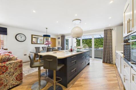 Kitchen/Dining Area