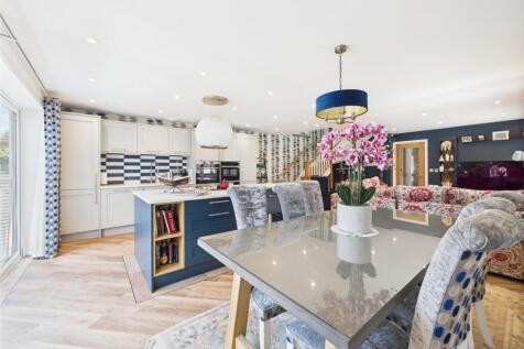 Kitchen/Dining Area