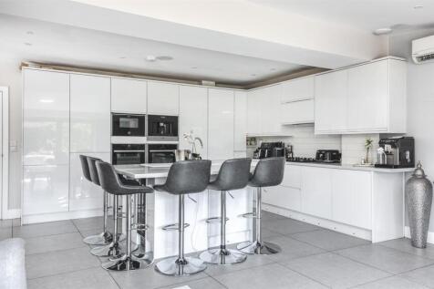 High Specification Fitted Kitchen